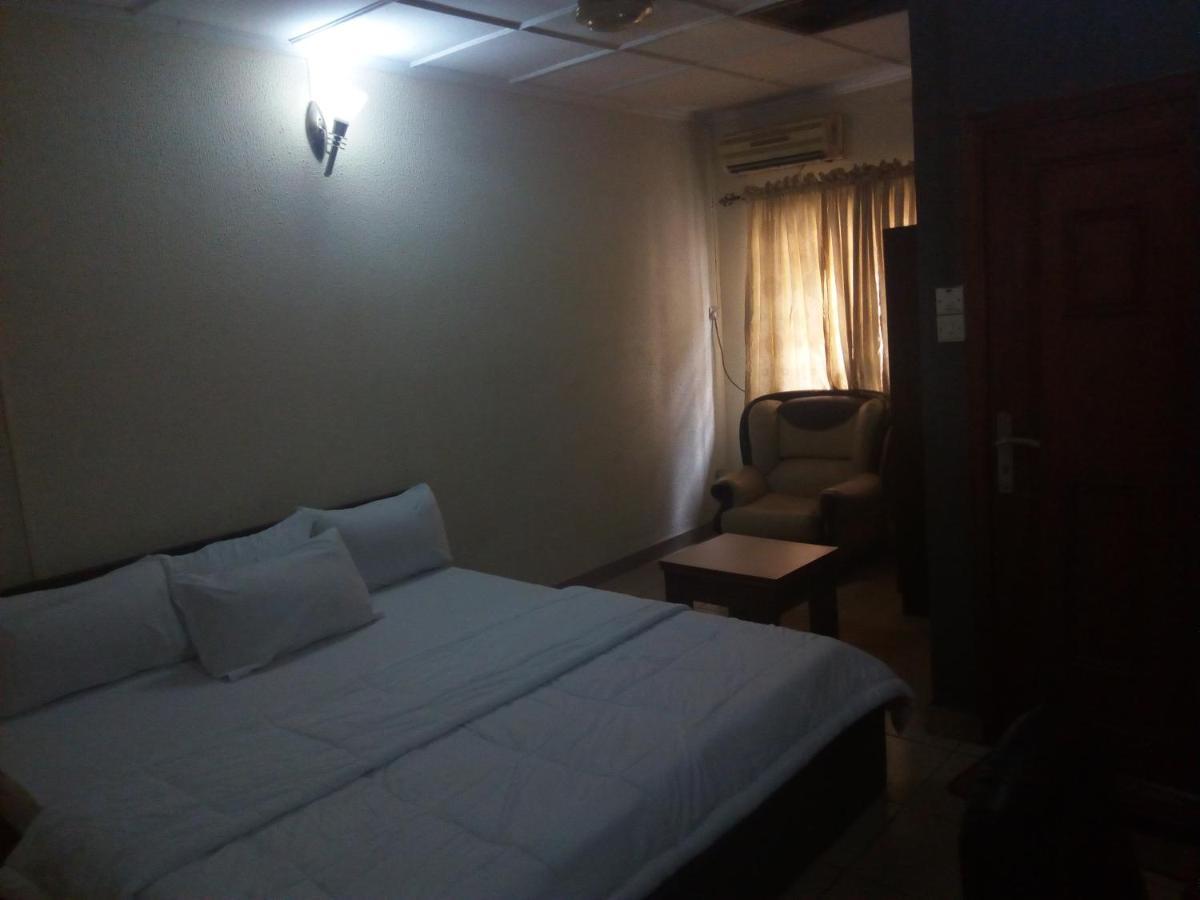 Holla-Jobi Guest House Лаґос Екстер'єр фото